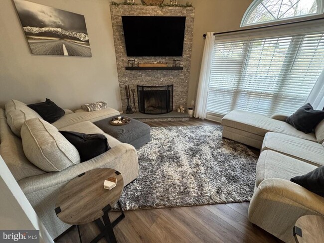 Building Photo - 424 Trumbull Ct