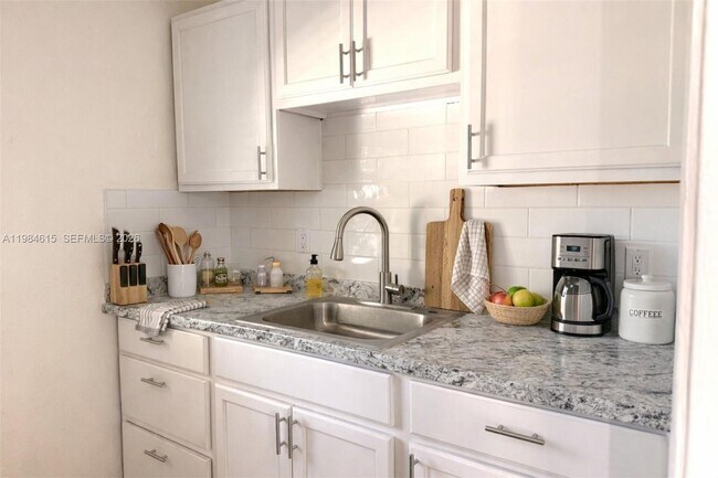 Foto del edificio - 1850 NW 74th St