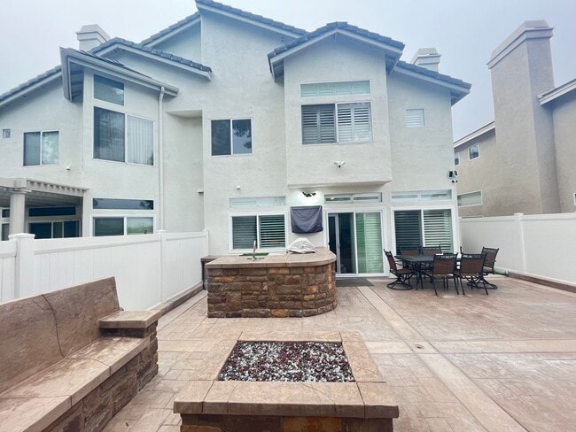 Foto del edificio - Fabulous 3 Bedroom Anaheim Hills End Unit Home