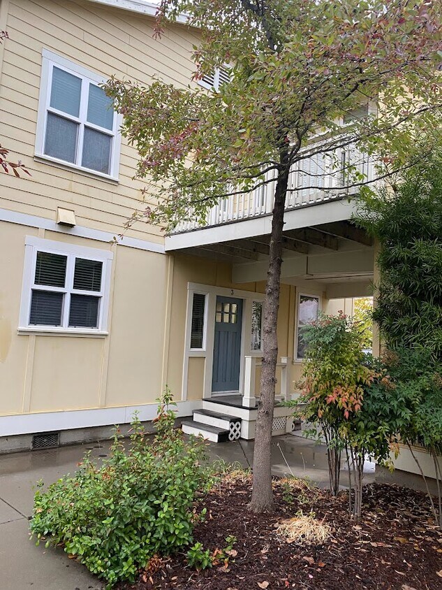 Primary Photo - 2590 E 20th St