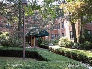 Foto del edificio - 2 Greenridge Ave