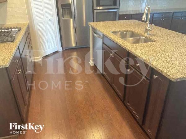 Foto del edificio - 956 Woodbury Rd