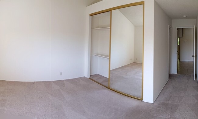 Building Photo - 1400 Bowe Ave