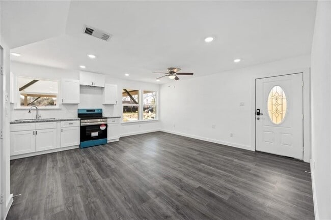 Building Photo - 2310 Wavell St