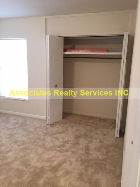Building Photo - SUBLEASE- Spacious 3 bedroom in Carol Esta...