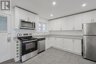 Building Photo - 366 Mary St N