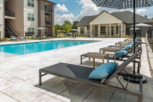 Building Photo - The Views at Chase Creek