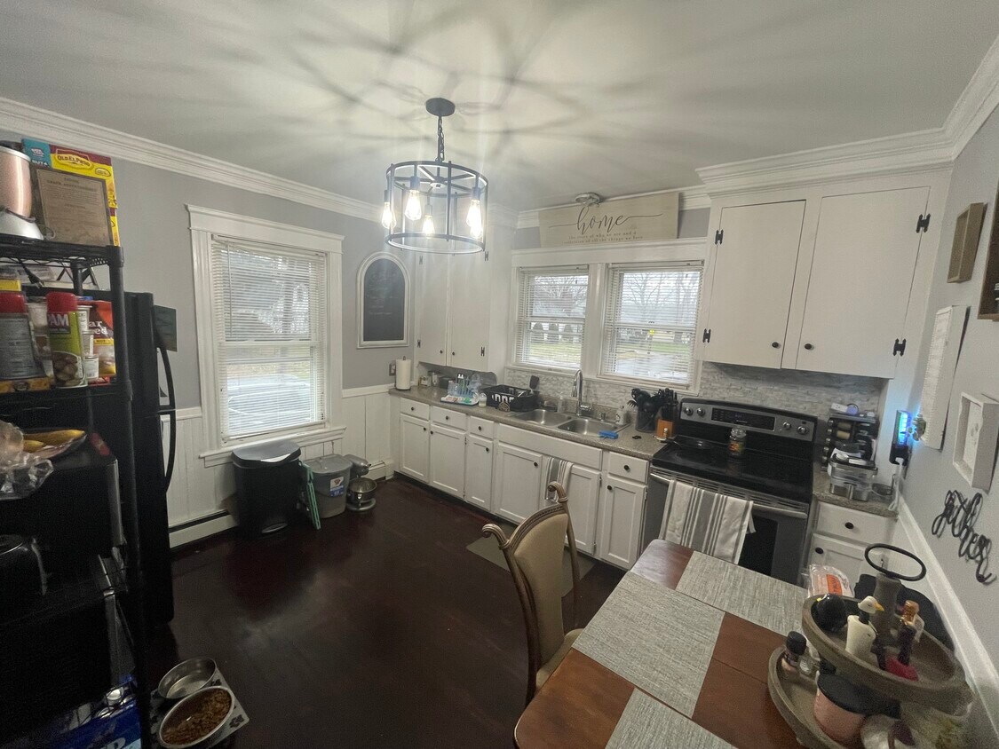 182 Dexter St Unit 1, Cumberland, RI 02864 Apartments in Cumberland