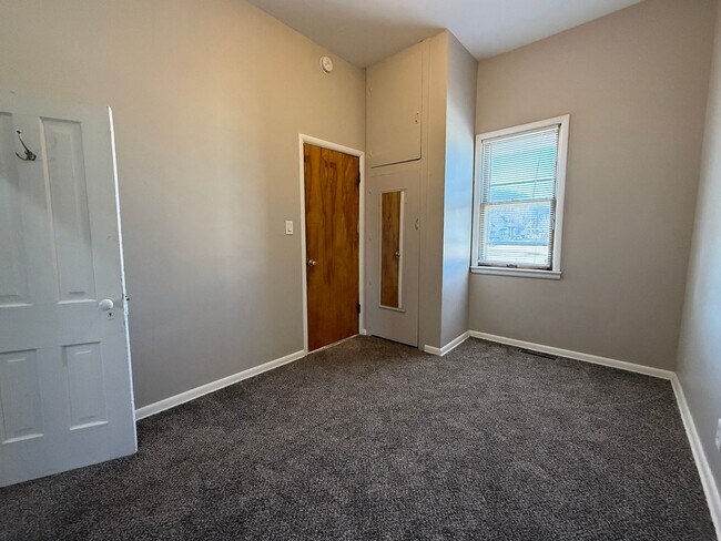 Foto del edificio - 2 Bedroom Home in a Quiet East End Location