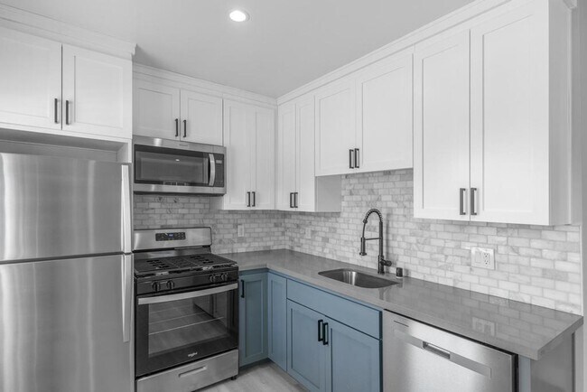 Building Photo - 128 Bristol Blvd
