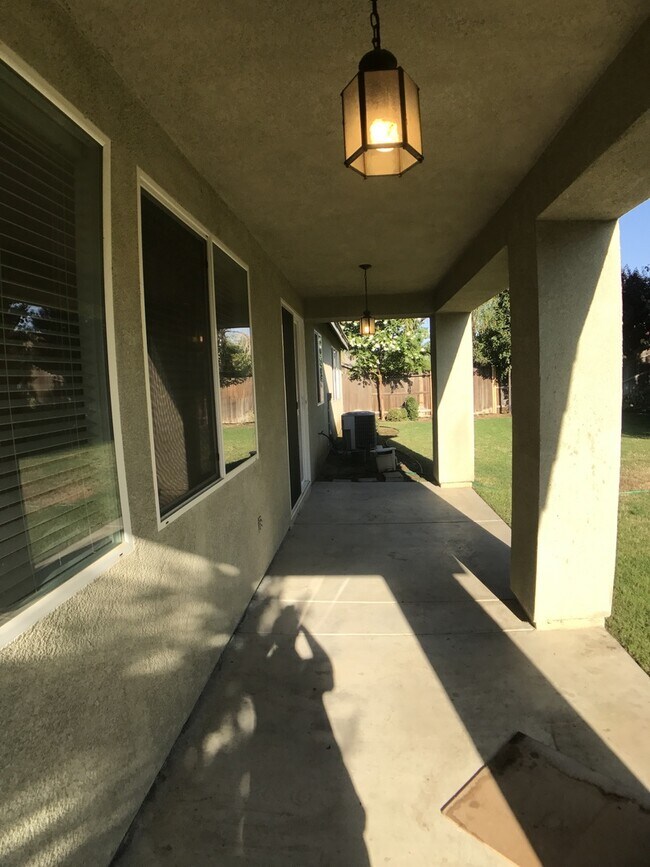 Building Photo - Gorgeous NW Home 4 Bed/3 Bath $2,850 Rent & 2,850 Deposit