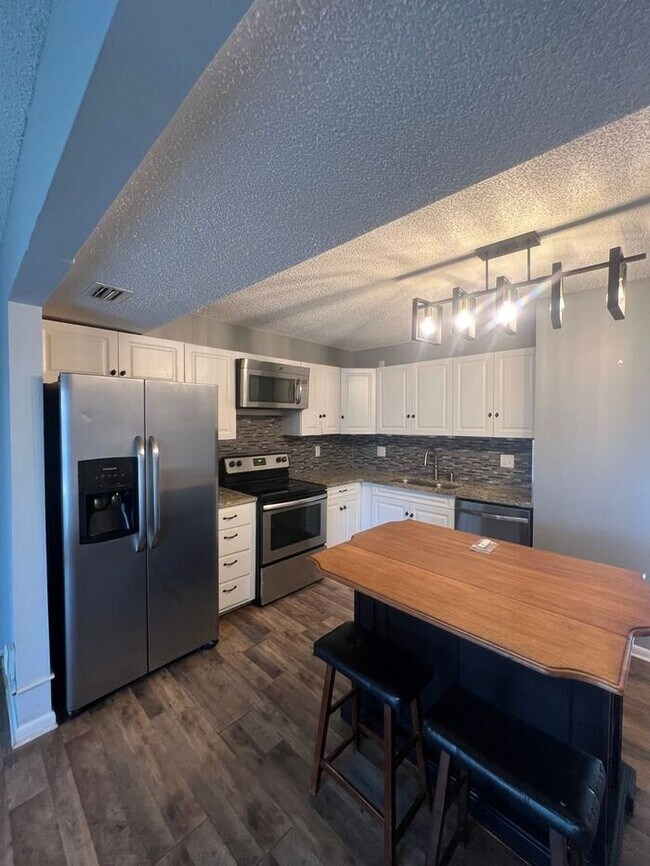 Foto del edificio - Updated Sanford Condo with Private Patio & Community Pool Near Downtown!