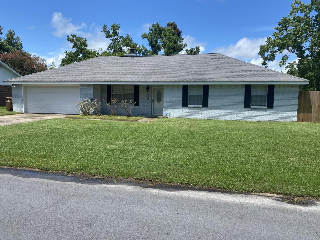 911 Congress Pl, Long Beach, MS 39560 House Rental in Long Beach, MS