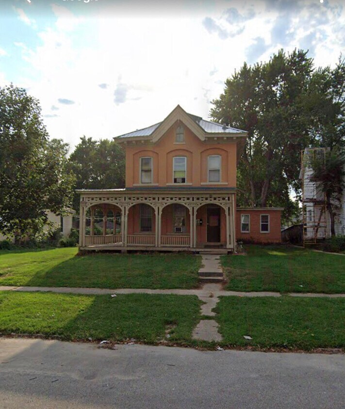 525 S Central Ave Unit 5, Burlington, IA 52601 Apartments in