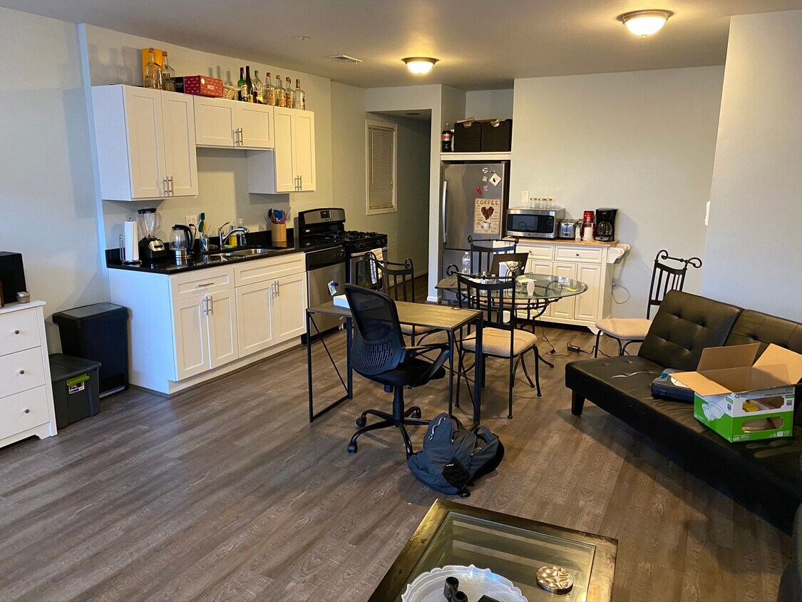 Foto principal - 2455 W Lexington St