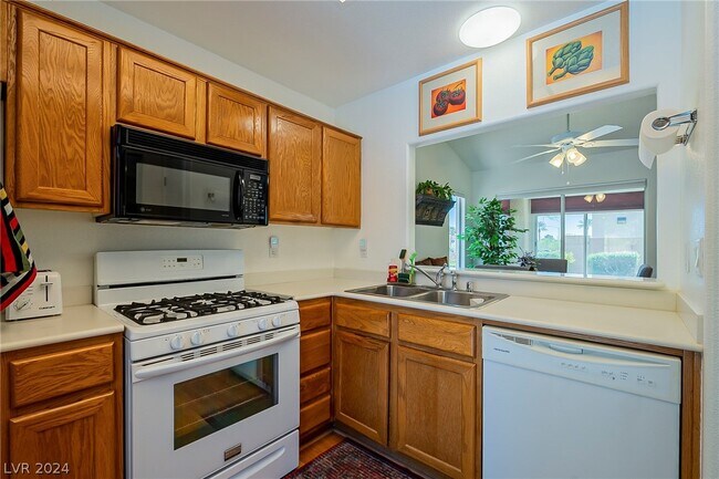 Building Photo - 2808 Desert Crystal Dr