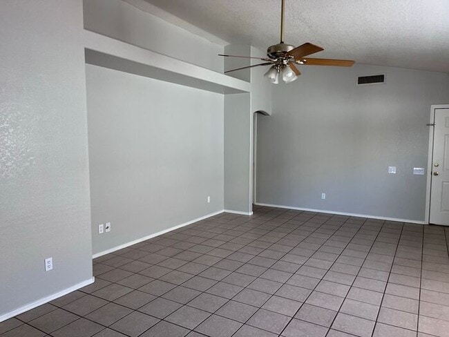 Building Photo - 3 Bed/ 2Bath Single Level Home in Ahwatukee Area