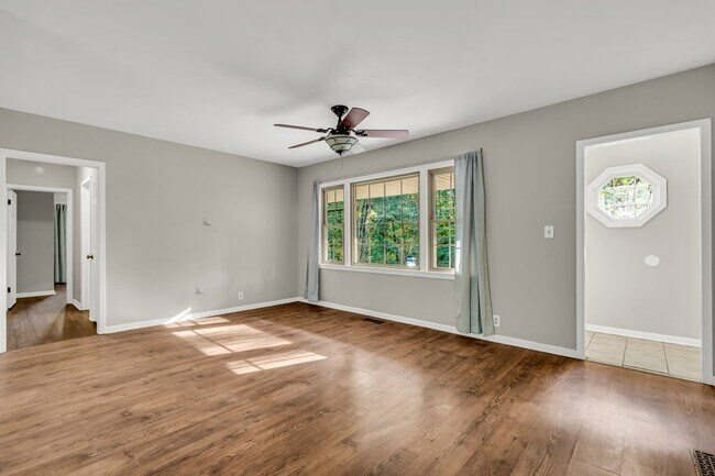 Foto del edificio - 105 Dogwood Blvd