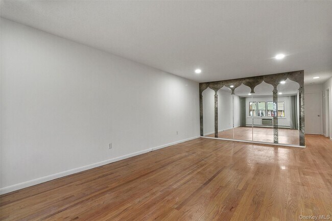 Foto del edificio - 6 Regina Pl