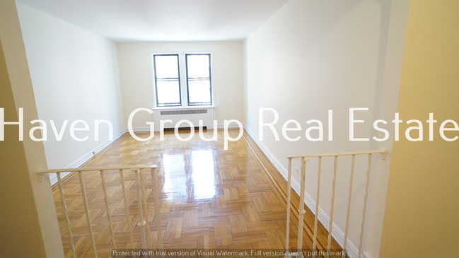 Building Photo - 2685 Creston Ave