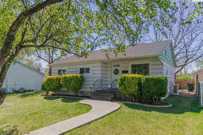 Building Photo - Adorable Three Bedroom Home in Richland!