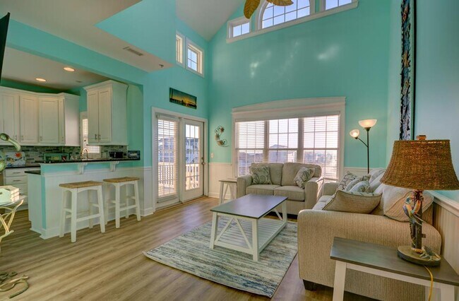Foto del edificio - 5BR, 4BA Townhome - Pet Friendly with Beach Views *SEASONAL RENTAL*