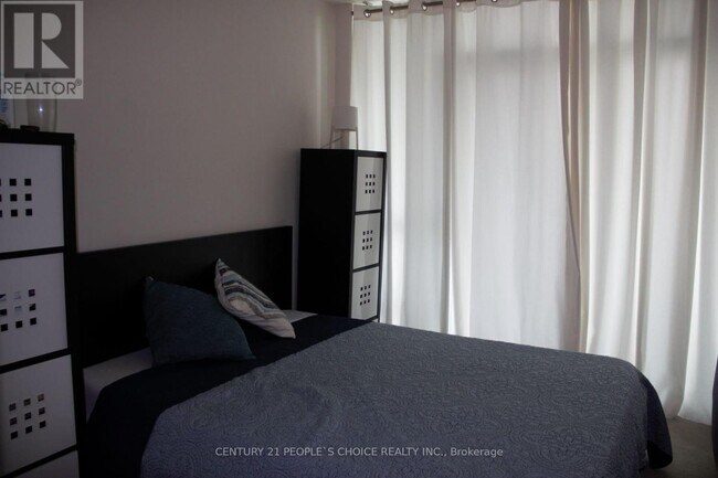 Photo du bâtiment - 1910 Lake Shore Blvd W