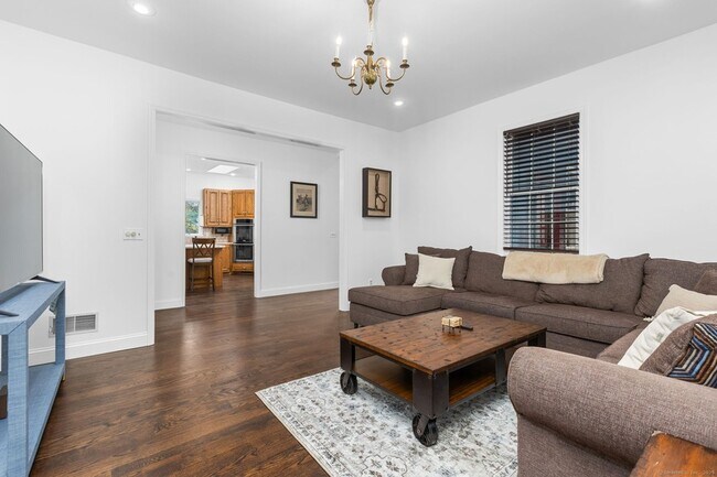 Foto del edificio - 17 Curtis Dr