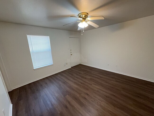 Foto del edificio - 5804 Greengate Dr