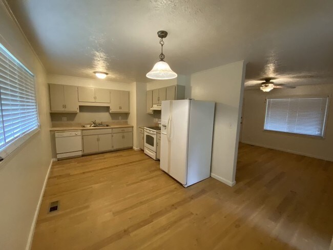 Building Photo - 3/1 Brick Ranch