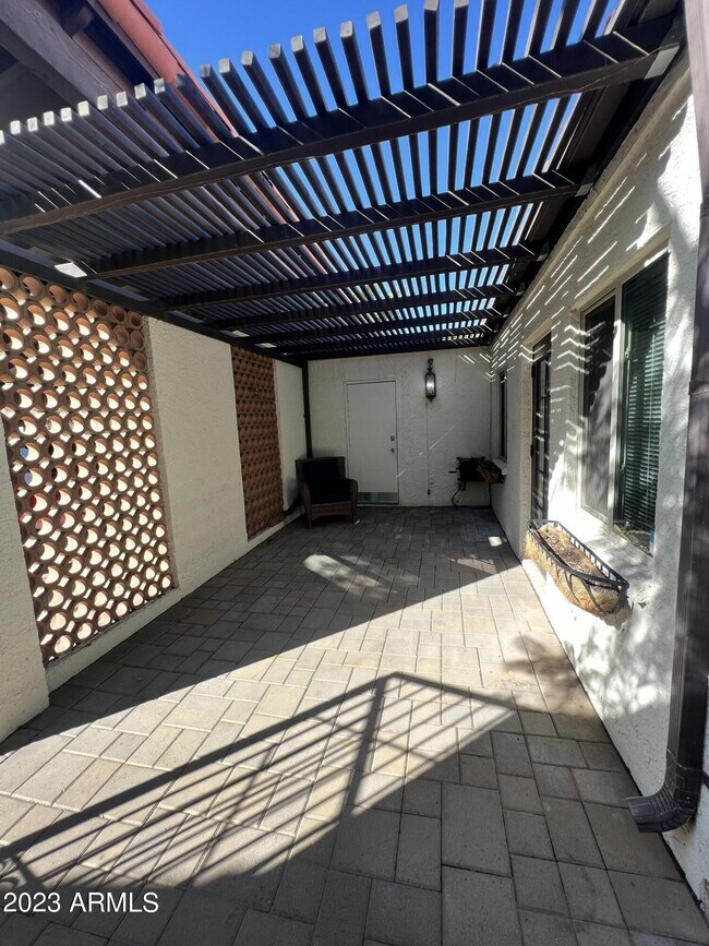 Foto del edificio - 16 E Manzanita Dr