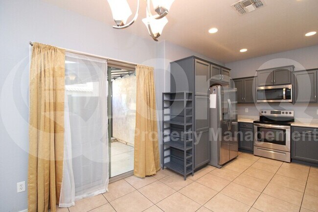 Foto del edificio - 8414 W Vernon Ave