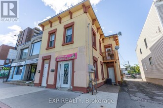 Building Photo - 288 Montréal Rd