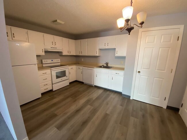 Building Photo - 14 Northbrook Dr