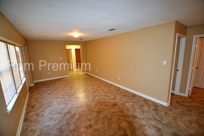 Foto del edificio - 3712 Groom Rd