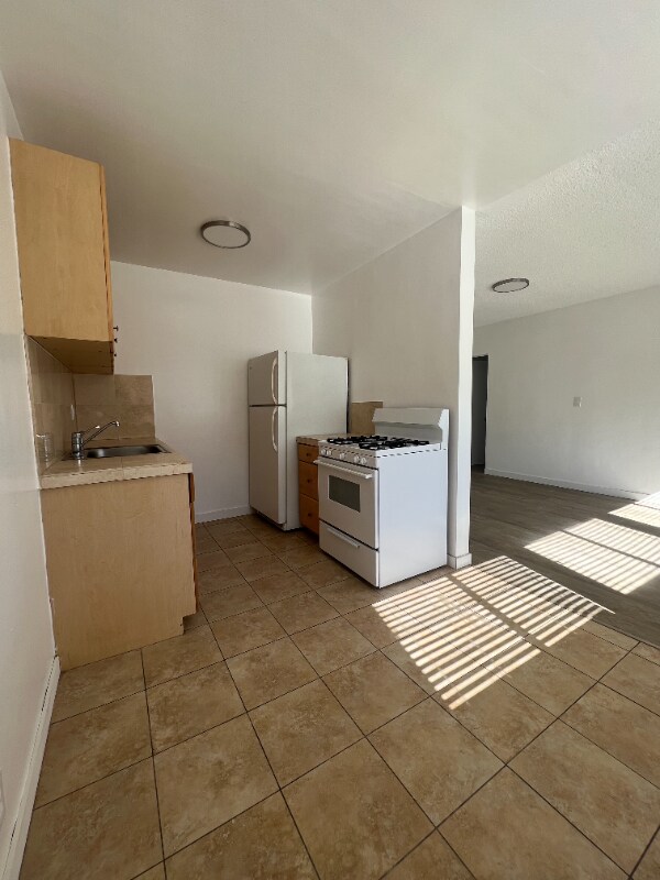 Foto del edificio - 1736 N Sycamore Ave