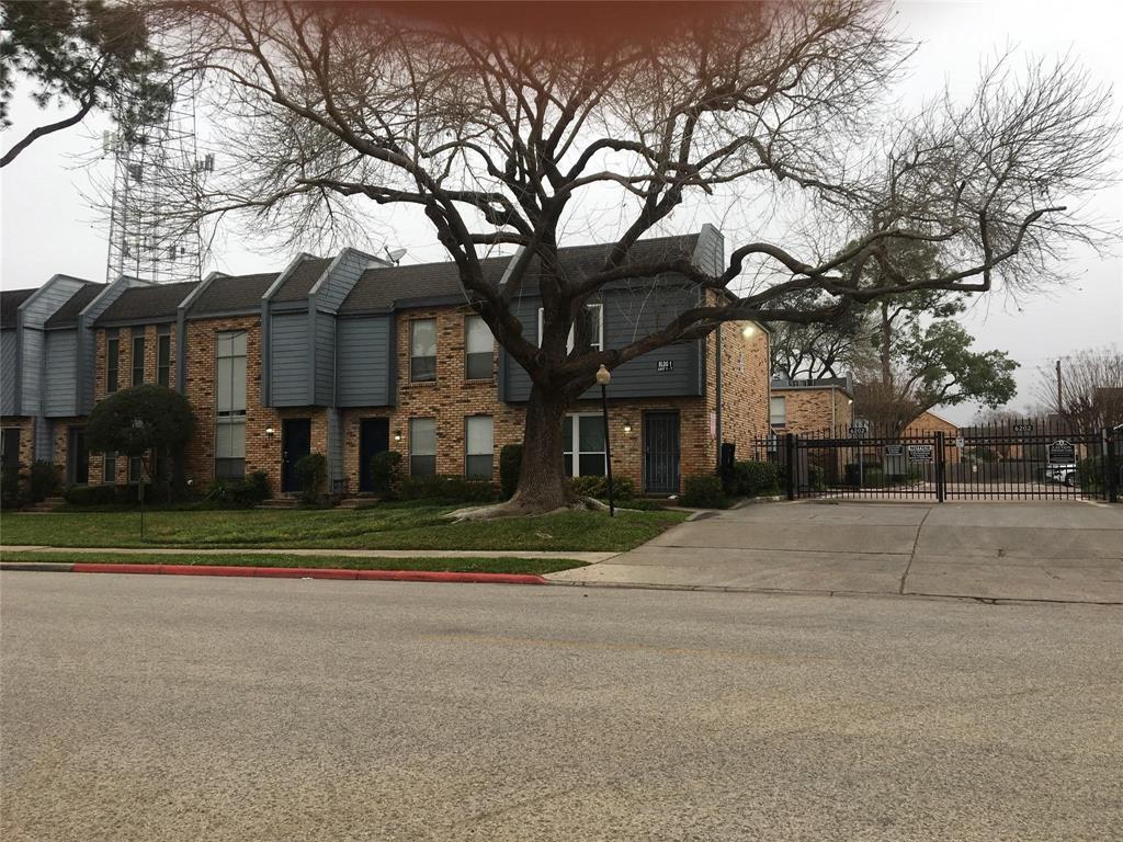 Foto principal - 6202 Skyline Dr