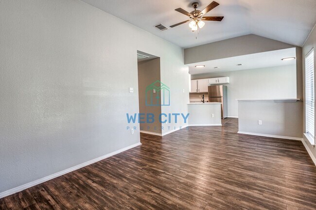 Building Photo - 6527 Leana Ave