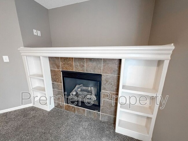 Building Photo - 264 N Hedge Ln