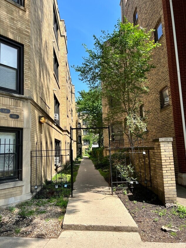 648.5 W Roscoe St, Chicago, IL 60657 House Rental in Chicago, IL