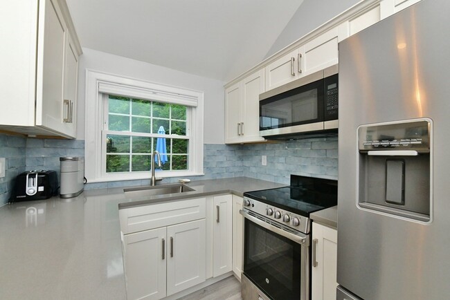 Foto del edificio - 37 Pleasant Rd