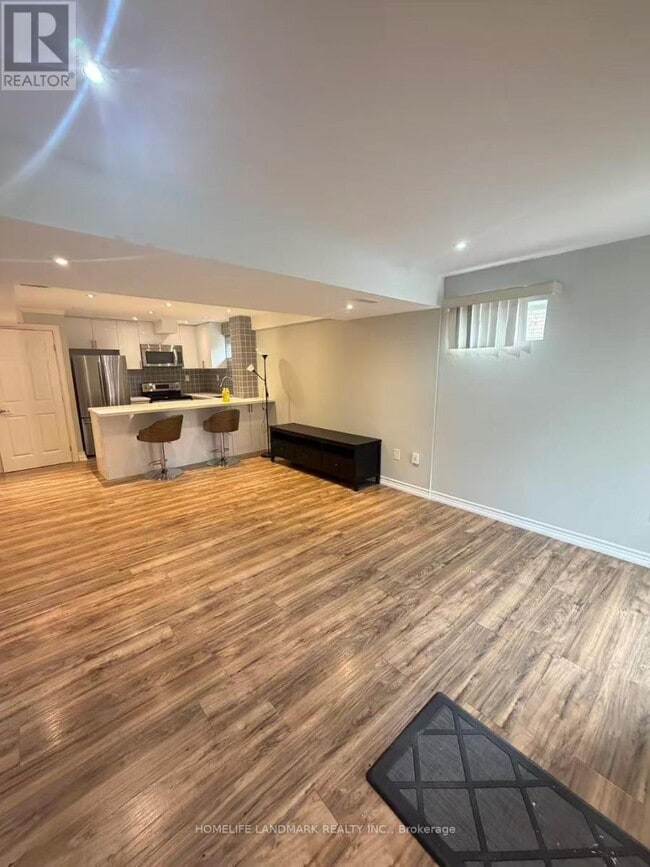 Building Photo - 74 Herefordshire Cres