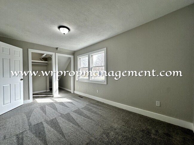 Building Photo - 5529 Grey Dr
