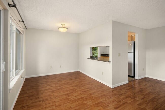 Foto del edificio - Stunning 2BR 1BA Apartment with Covered Lanai