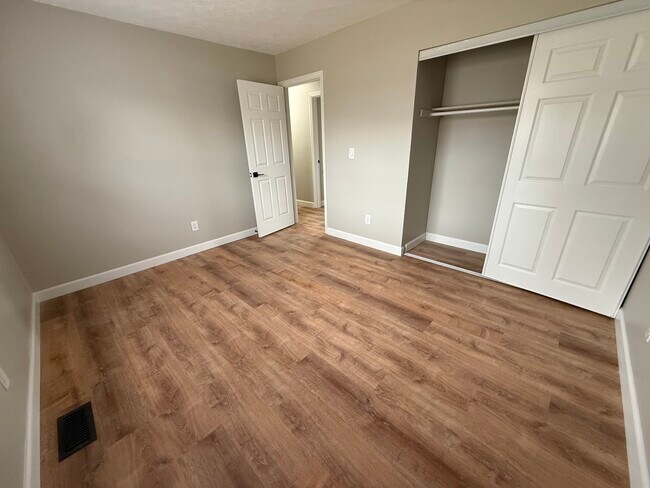 Foto del edificio - 5363 Burgundy Pl