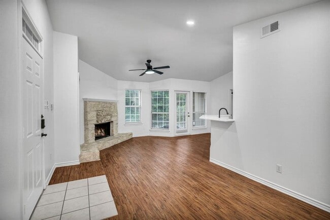 Building Photo - Pointe 360 Paradise - Architects 1 Bedroom...