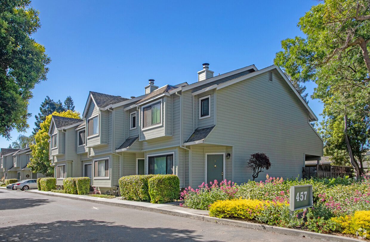 Building Photo - Sierra Vista Apartments