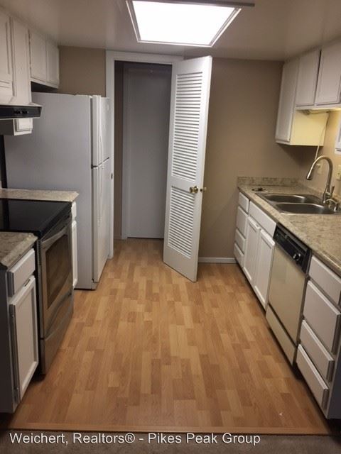Foto del edificio - 2155-2157 Broadmoor Rd Cir
