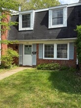 Building Photo - 1732 Farmington Ct