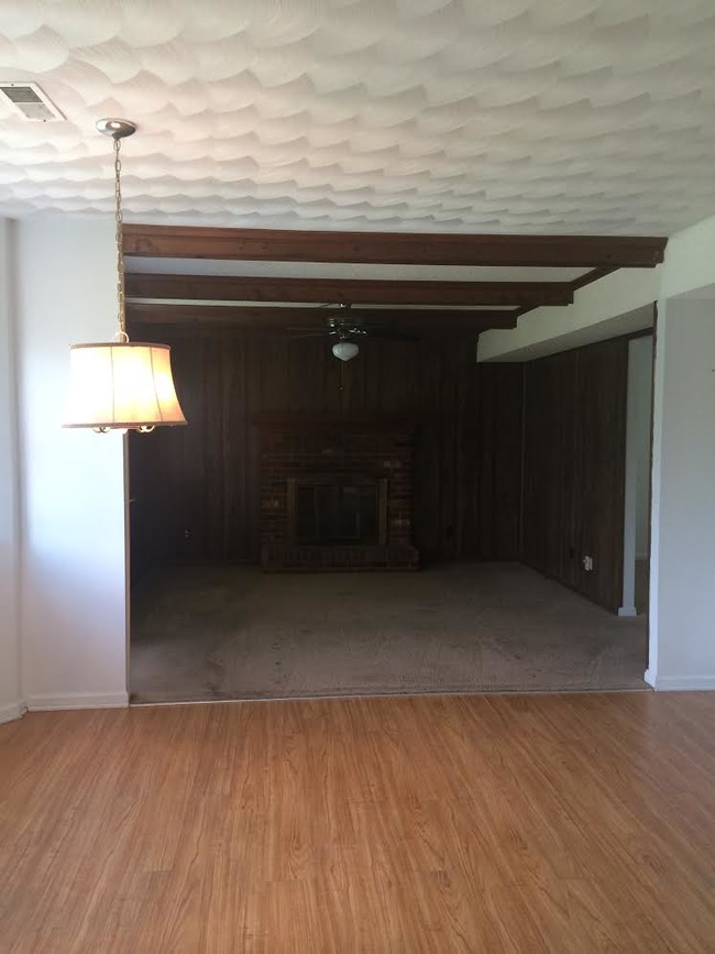 Building Photo - 5044 Montrose Dr